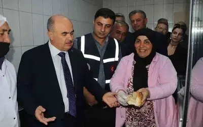 Kantin denetimine katılan Vali Dağlı’dan kantinciye uyarı: “Sen kendi çocuğuna bu kadar az mı veriyorsun”