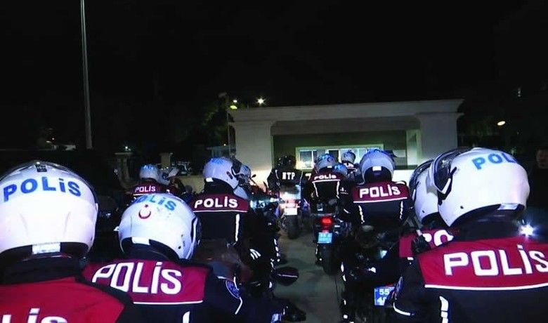 Samsun polisinden 6 büyük operasyon
 - Samsun İl Emniyet Müdürü Dr. Ömer Urhal, eylül ve ekim aylarında 6 büyük operasyona imza atan birim amirleri ve tüm personelini kutlayarak, Samsun’un huzurlu ve güvenli bir şehir olduğunu söyledi.
