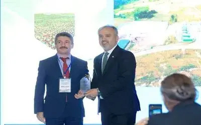 ’Atıklarımız Çiçeğe Dönüşüyor Projesi’ne ödül
