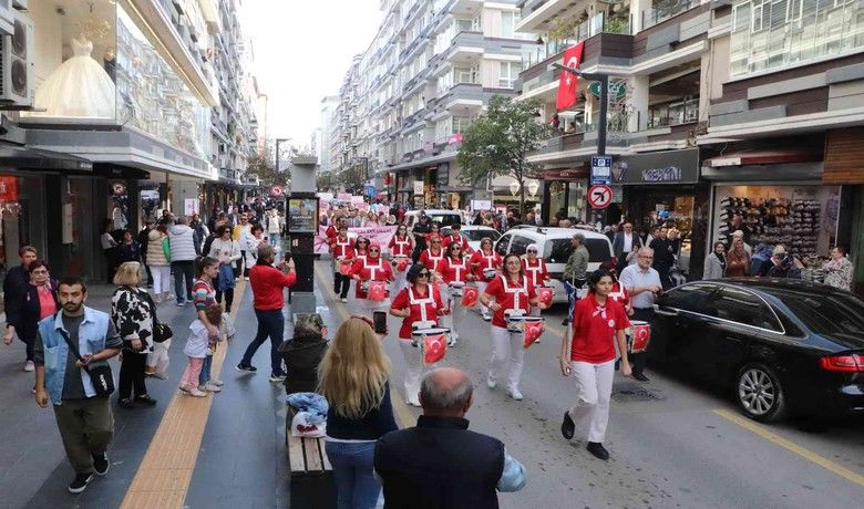 Samsun’da ’Pembeni Al Gel’ farkındalık yürüyüşü
 - Samsun İl Sağlık Müdürlüğü tarafından düzenlenen "Pembeni Al Gel" etkinliğinde pembe giyinen ve trampet çalan sağlıkçılar yürüyüş yaptı. Meme kanseri farkındalığı için düzenlenen yürüyüşe vatandaşlarda eşlik etti.
