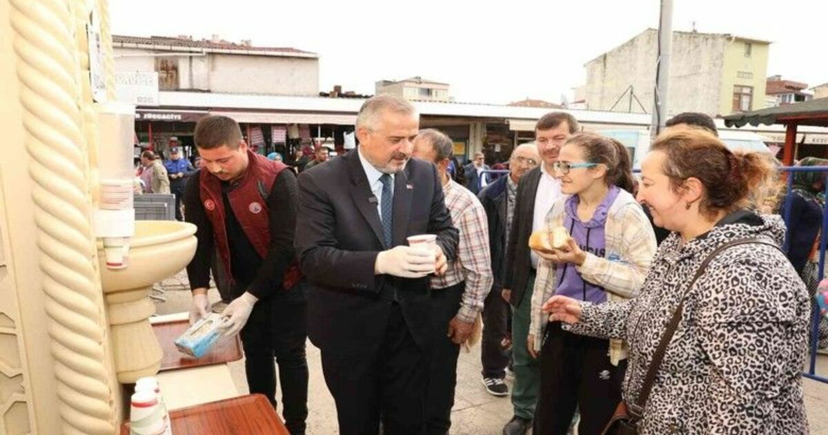 Başkan ikram çeşmesinden çorba ikram etti