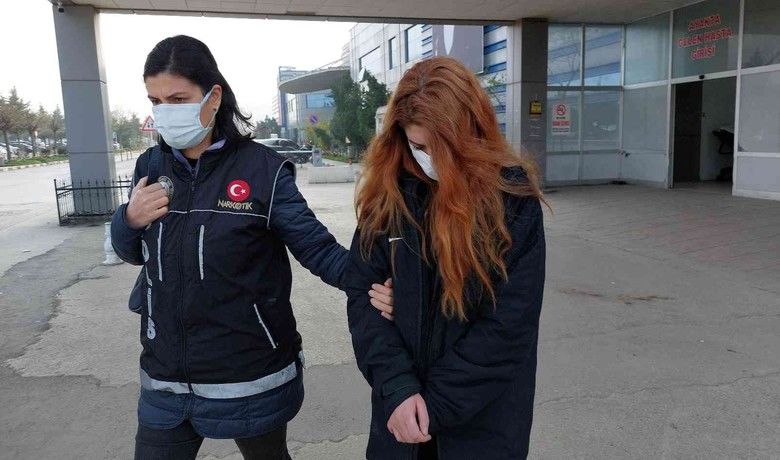 İstanbul’dan Samsun’a uyuşturucu getirdikleri iddiasıyla 3sanığa 18 yıl 9’ar ay hapis - İstanbul’dan Samsun’a uyuşturucu madde getirdikleri iddiasıyla aralarında 19 yaşındaki genç kızın da aralarında bulunduğu 3 kişi yargılandıkları mahkemece 18 yıl 9’ar ay hapis ve 37 bin 500’er lira da adli para cezasına çarptırıldı.