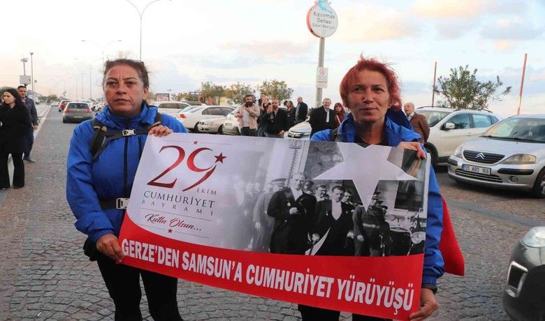 Kadınlardan 120 kilometrelik Cumhuriyet Yürüyüşü:Türk bayrağını Sinop’tan Samsun’a getirdiler