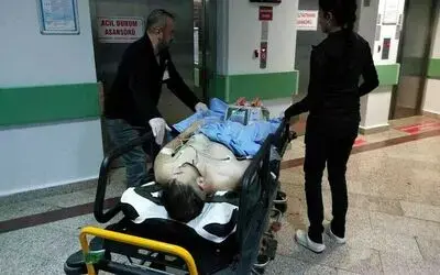 Bıçaklı saldırıya uğrayan genç ağır yaralandı
