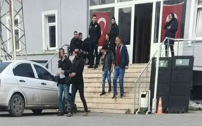 Aranan 2 kişi yakalandı
