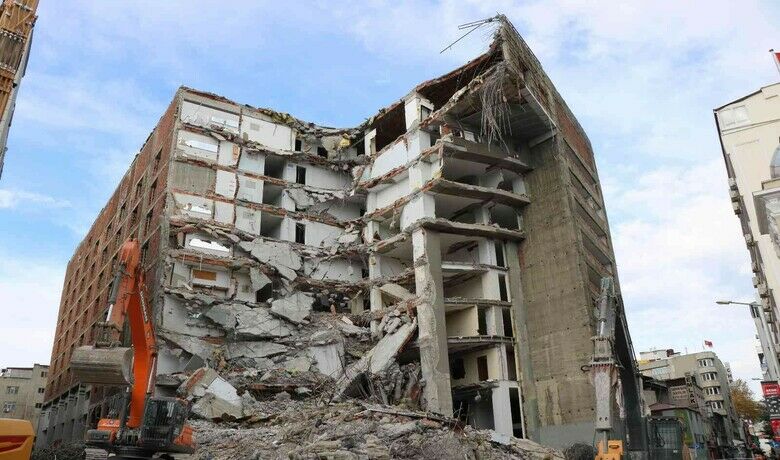 İş merkezi yıkımından yeni görüntüler
 - Samsun’un İlkadım ilçesinde yıkım çalışması süren iş merkezinden yeni görüntüler ortaya çıktı.