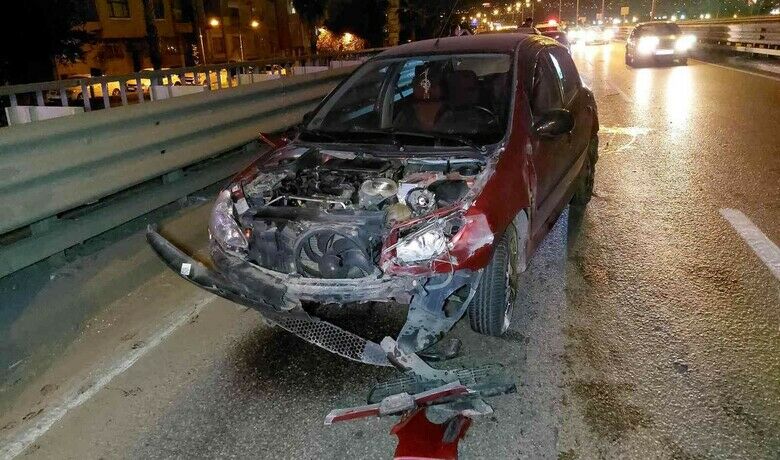 Samsun’da otomobil viyadüğünbariyerine çarptı: 1 yaralı - Samsun’da otomobilin viyadüğün demir bariyerlerine çarpması sonucu meydana gelen trafik kazasında 1 kişi yaralandı.