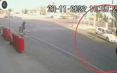 Otomobilin çarptığı yaşlı kadın havada takla attı
