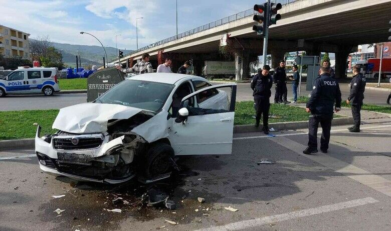 Motosikletli kurye kazada hayatını kaybetti
 - Samsun’da otomobil çarpması sonucu ağır yaralanan 25 yaşındaki motosikletli kurye kaldırıldığı hastanede hayatını kaybederken, otomobil sürücüsü de yaralandı.