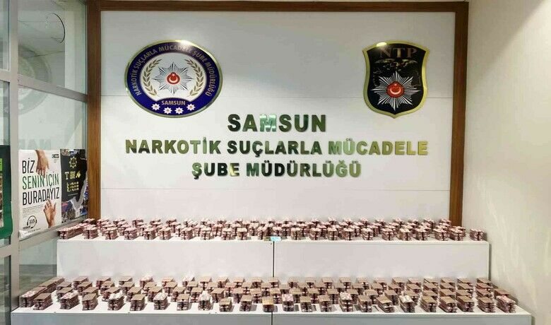 Samsun’da bir araçta 28 bin kapsülsentetik ecza ele geçti: 2 gözaltı - Samsun’da narkotik polisi tarafından bir araçta yapılan aramada 28 bin kapsül sentetik ecza ele geçirilirken, olayla ilgili 2 kişi gözaltına alındı.