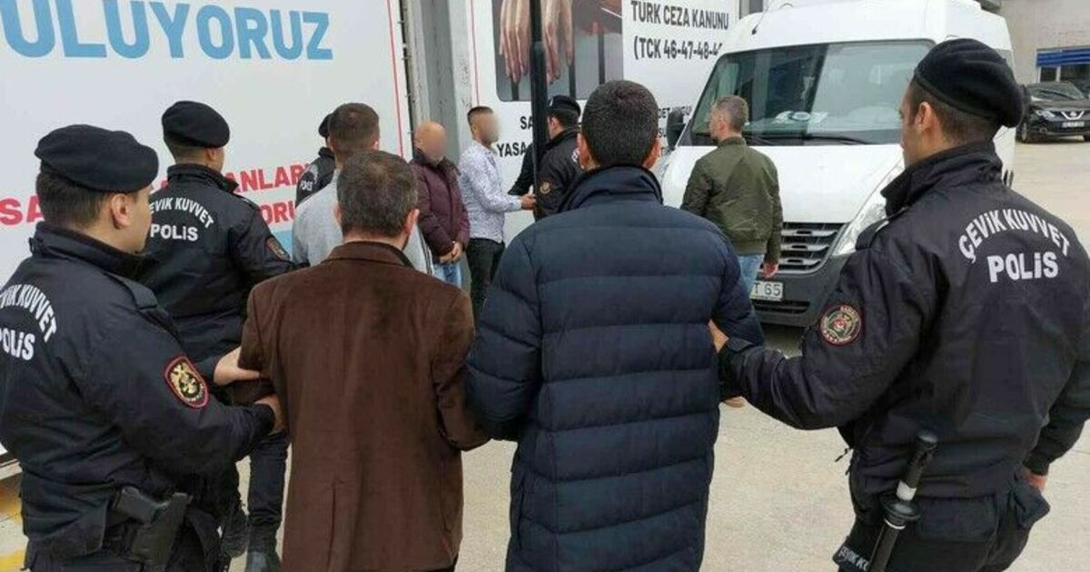 Samsun’da uyuşturucu ticaretinden gözaltına alınan 5 kişi adliyeye sevk edildi
