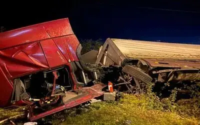 Samsun’da tomruk yüklü tır devrildi: 1 yaralı
