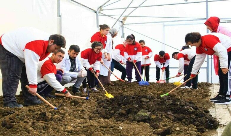 Özel bireyler için sera
 - Samsun’un Atakent ilçesinde Büyükşehir Belediyesi tarafından Özel Eğitim Uygulama Okulu’nda kurulan 80 metrekarelik 80 metrekarelik serada öğrenciler, hem eğleniyor hem de kışlık sebze yetiştiriyor.