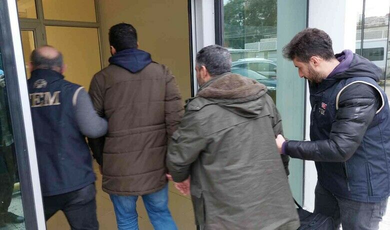 Samsun’da DEAŞ’tan 4 kişiye adli kontrol
 - Samsun’da silahlı terör örgütü DEAŞ’a yönelik şafak vakti düzenlenen eş zamanlı operasyonda gözaltına alınan yabancı uyruklu 4 kişi mahkemece adli kontrol şartıyla serbest bırakıldı.