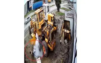 Greyderin lastiğinin patlaması kamerada
