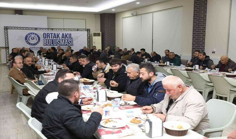 Ortak akıl buluşmalarında söz dolmuş hatlarında - Bafra Belediyesi tarafından düzenlenen ortak akıl buluşmalarında söz sırası dolmuş şoförlerine geldi.