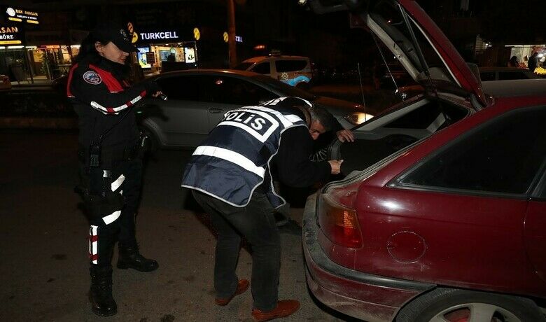 2 bin 616 sürücüye ceza, 143 araca trafikten men
 - Samsun’da İl Emniyet Müdürlüğü tarafından yürütülen çalışmalarda 2 bin 616 araç ve sürücüsüne cezai işlem uygulanırken, 143 araç ise trafikten men edildi.
