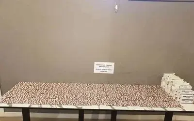 Polis şüpheli araçtan 2 bin 744 adet uyuşturucu hap ele geçirdi
