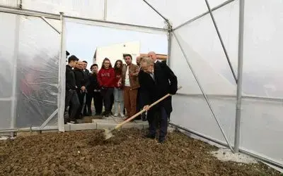 Başkan Demir, öğrencilerin sera talebini yerine getirdi
