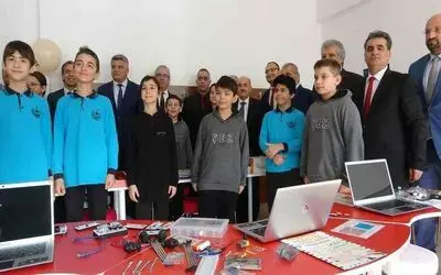 Vali Dağlı: "Robotik kodlama atölyesi öğrencilere çok büyük katkıda bulunacak"
