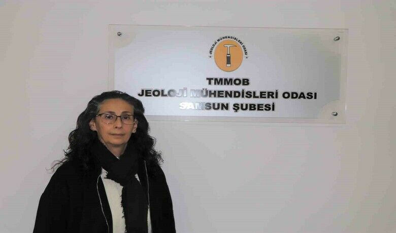 Jeoloji Mühendisleri Odası’ndan uyarı: “Önemli olanzeminle barışık ve sağlamlığı olan yapılar üretmek" - Jeoloji Mühendisleri Odası Samsun Şube Başkanı Gül Yüzüncü Yılmaz, merkez üssü Kahramanmaraş olan depremin Samsun’da çok ciddi anlamda hissedildiğini belirterek"Depremin olması bizim için hiçbir zaman sürpriz değil. Önemli olan bizim depremlerle nasıl yaşayacağımız, bunlarla nasıl hayatımızı sürdürebileceğimizdir. Sağlamlığı çok önemli ve zeminle barışık yapılar üretmek bizim görevimizdir” dedi.