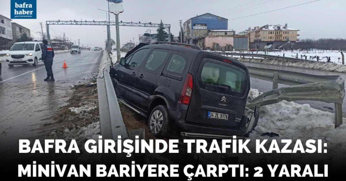 Minivan bariyerlere çarptı: 2 yaralı