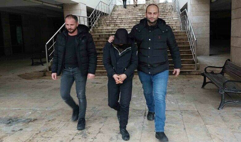 484 gram metamfetaminile yakalanan şahıs tutuklandı - Samsun’da narkotik polisi tarafından 484 gram metamfetamin ile yakalanan bir kişi çıkarıldığı mahkemece tutuklandı.