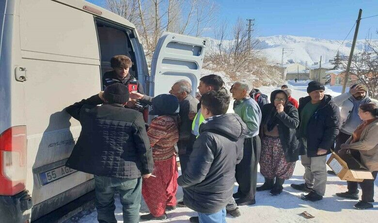 Samsunlu hayırseverler depremzedelerin yanında
 - Samsun’da faaliyet gösteren Hayata Anlam Katanlar Derneği, depremin ilk gününden itibaren birçok ilde depremzedelerin yardımına koştu.