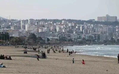 Sıcaklıkların 12 derece birden yükseldiği Samsun’da sahil ve parklar şenlendi
