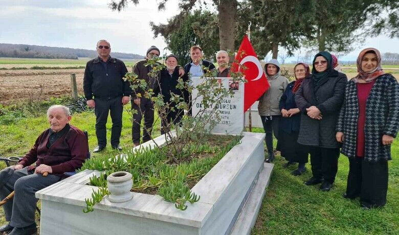 Şehit jandarma er kabri başında dualarla anıldı
 - Antalya Kemer-Göynücek Jandarma Komutanlığında görevi sırasında elim bir kaza sonucu şehit olan Jandarma Er Oktay Dursun, ölüm yıldönümünde mezarı başında anıldı.