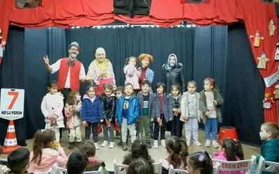 Canik’te miniklerin tiyatro sevinci
