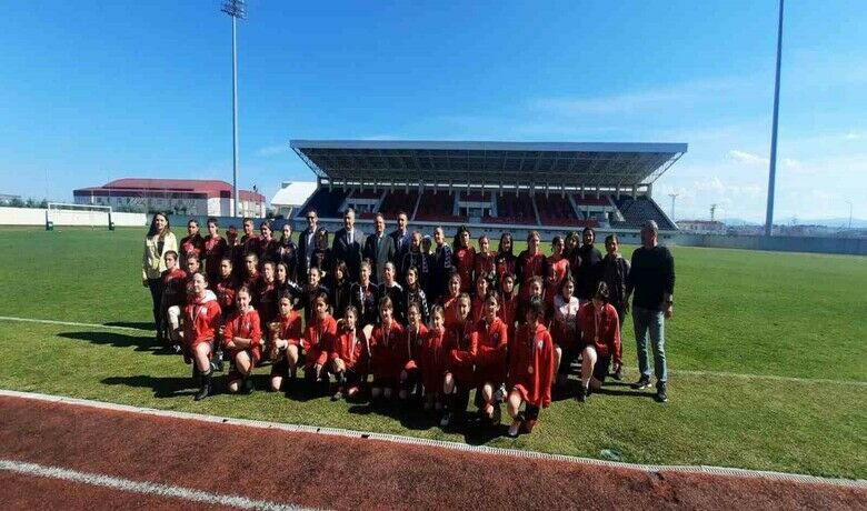 Samsun’da Ragbi İl Birinciliği sona erdi - Samsun Okul Sporları Şube Müdürlüğü tarafından organize edilen Ragbi Gençler, Yıldızlar ve Küçükler İl Birinciliği, Bafra Şehir Stadyumu’nda oynanan final müsabakalarının ardından sona erdi.