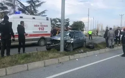 Yakakent'te iki otomobil çarpıştı: 6 yaralı