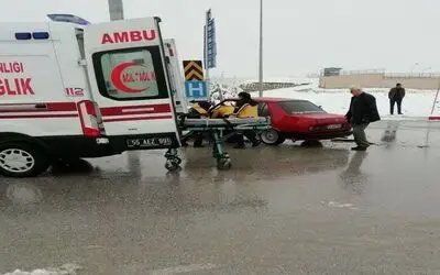 Minibüs ile otomobil çarpıştı: 1 yaralı
