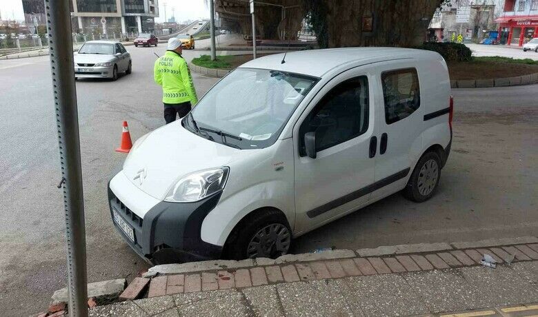 Samsun’da trafik kazası: 2 yaralı
 - Samsun’da meydana gelen trafik kazasında 2 kişi yaralandı.
