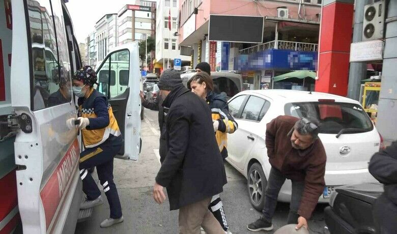 Yolun karşısına geçerken kamyonet çarptı
