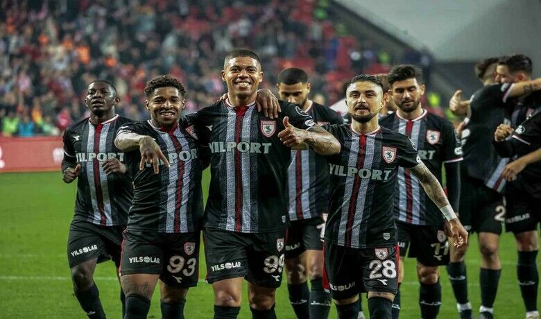 Samsunspor’un namağlup serisi 18 maça çıktı
 - Spor Toto 1. Lig’de lider konumda bulunan Samsunspor, 18 maçtır kaybetmiyor. Karadeniz temsilcisi, bu süreçte 13 galibiyet ve 5 beraberlik aldı.