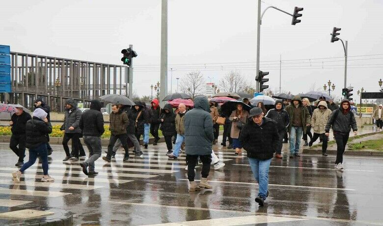 Samsun’da metrekareye 32,8 kilo yağış düştü
 - Balkanlardan gelen soğuk havanın etkili olduğu Samsun’da son 24 saatte metrekareye 32,8 kilo yağış düştü.