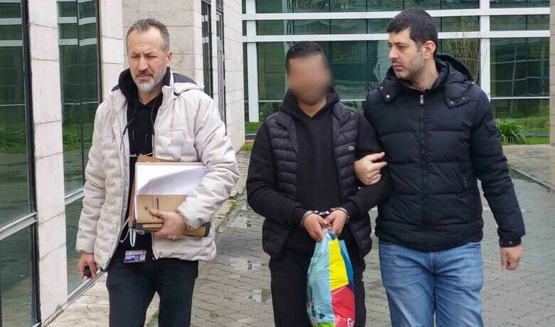 Silahla yaralamaya tutuklama
 - Samsun’da bir kişiyi silahla yaralayan şahıs çıkarıldığı mahkemece tutuklandı.