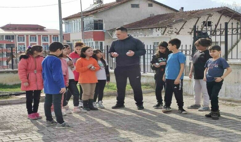 Kavak Gençlik Merkezi’nden 21 kurs
 - Kavak Gençlik Merkezi Müdürü Deniz Konak, "21 aktif kurs ile faaliyetlerimiz devam ediyor. Gençlerimizle birlikte çalışmak, birlikte üretmek bizim felsefemiz, yol haritamızdır” dedi.