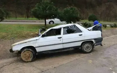 Takla atan otomobilden burnu bile kanamadan kurtuldu

