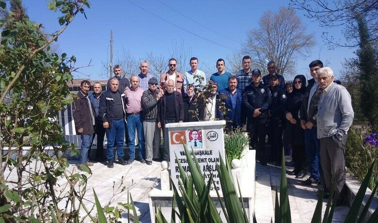 Şehit polis kabri başında anıldı
 - Samsun’un Bafra ilçesinde şehit polis Ramazan Arslan kabri başında dualarla anıldı.