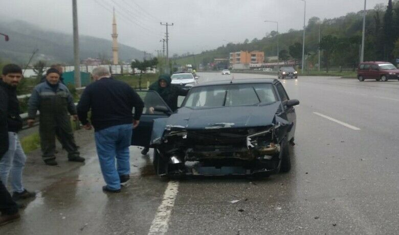 Samsun’da trafik kazası: 3 yaralı
 - Samsun’da meydana gelen trafik kazasında 3 kişi yaralandı.