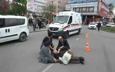 Yaya geçidini kullanmayan vatandaşa otomobil çarptı
