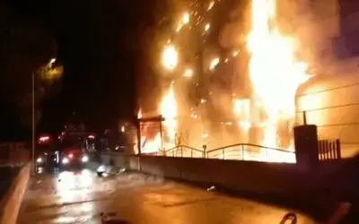 Samsun’da lokantada çıkan yangın evlere sıçradı, alevler geceyi aydınlattı
