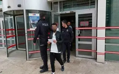 Sahte parayla telefon satın aldı, girdiği evden de kombiyi çaldı
