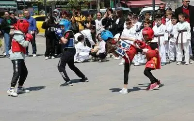 Meydanlar çocuk ve gençlerle şenlendi
