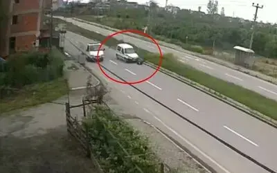 Samsun’da aracın çarptığı yaya metrelerce havaya fırlayarak ağır yaralandı
