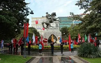 19 Mayıs etkinlikleri Atatürk Anıtı’ndaki törenle başladı
