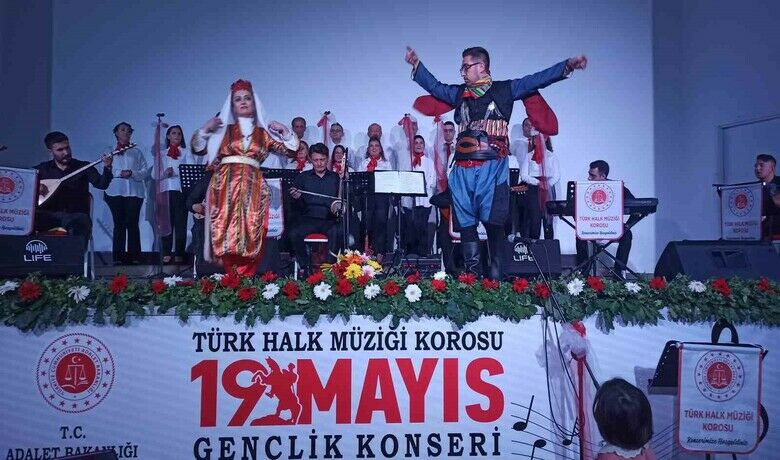Adliye Personellerinden Türk Halk Müziği Konseri